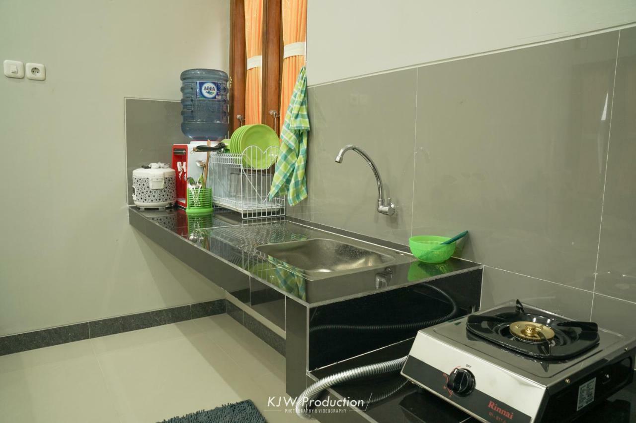 M Stay Guest House Jogja ยอกยาการ์ตา ภายนอก รูปภาพ