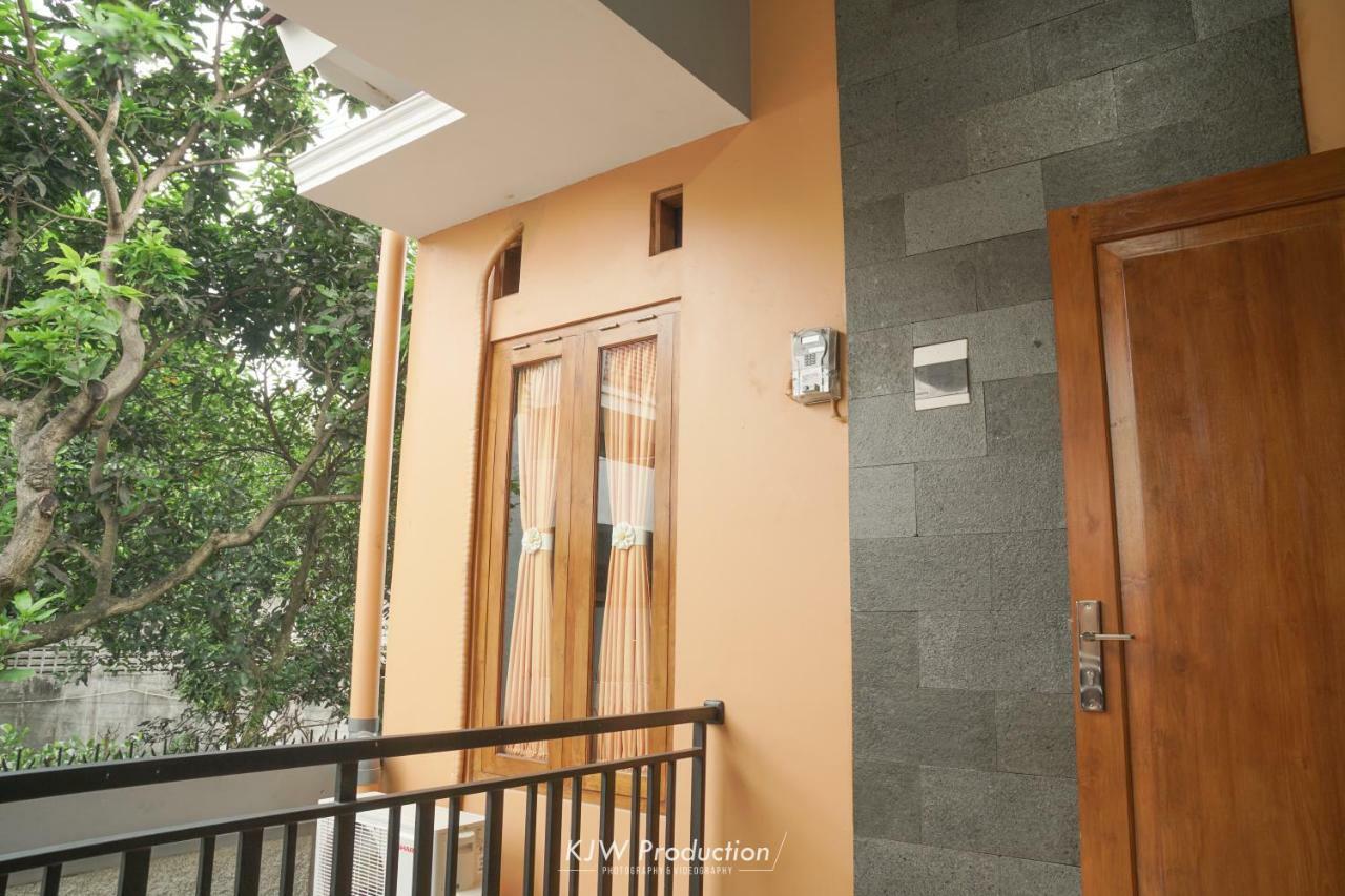 M Stay Guest House Jogja ยอกยาการ์ตา ภายนอก รูปภาพ