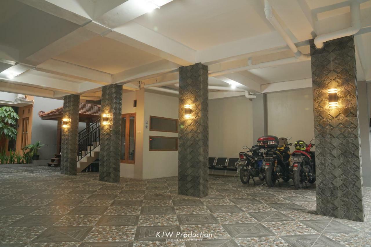 M Stay Guest House Jogja ยอกยาการ์ตา ภายนอก รูปภาพ