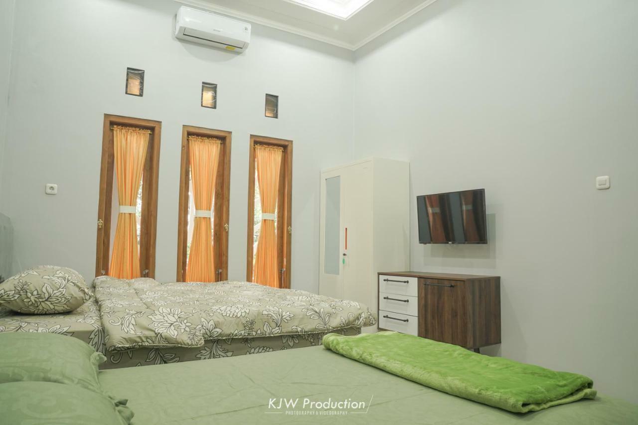 M Stay Guest House Jogja ยอกยาการ์ตา ภายนอก รูปภาพ