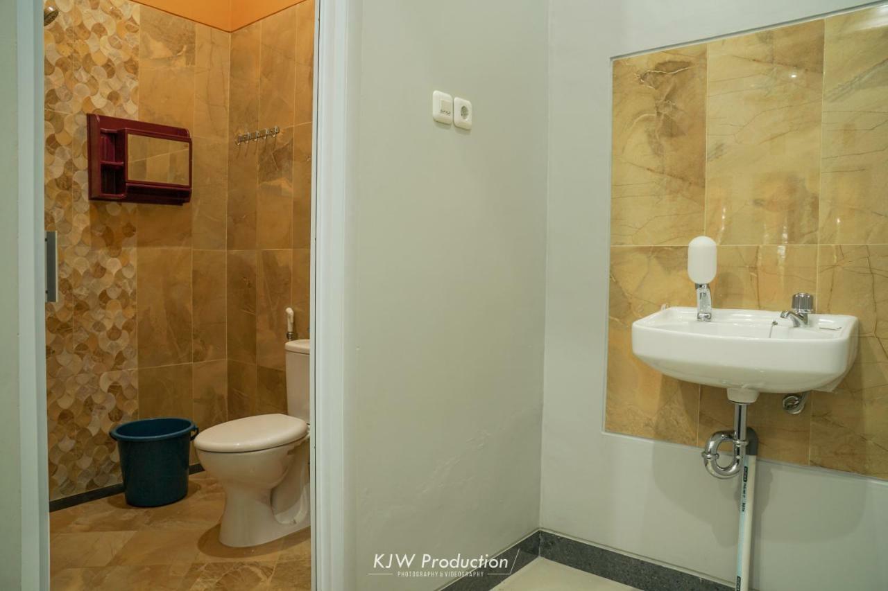 M Stay Guest House Jogja ยอกยาการ์ตา ภายนอก รูปภาพ