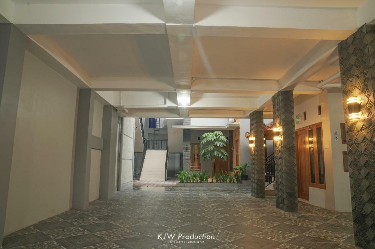 M Stay Guest House Jogja ยอกยาการ์ตา ภายนอก รูปภาพ
